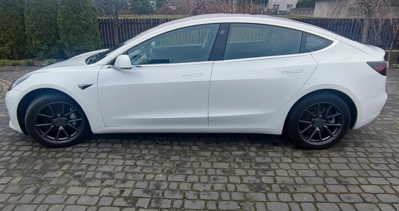 Tesla Model 3 cena 94710 przebieg: 154000, rok produkcji 2019 z Głogów Małopolski małe 67